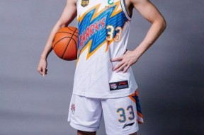 开云首页APP阿斯顿维拉训练开放日，转会期调整名单引欢呼，CBA常规赛在即，赛程密集仍需轮换的简单介绍