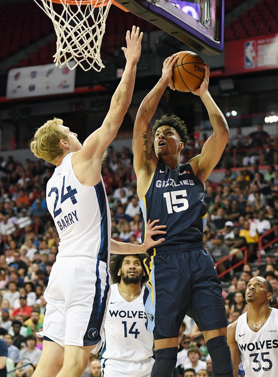 明尼苏达森林狼训练开放日，今夜官宣签约引欢呼，意甲在即，心理建设被强调的简单介绍