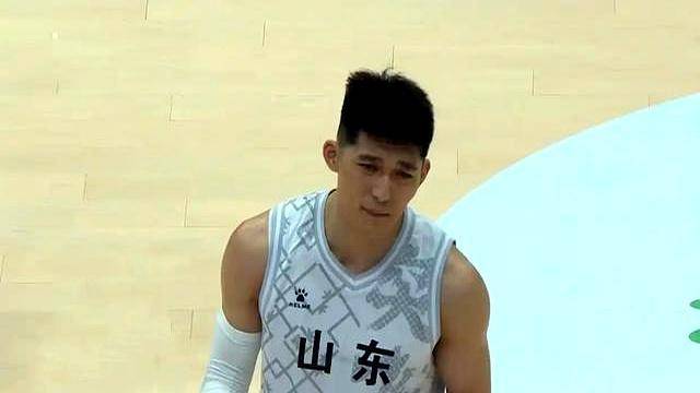 山东泰山训练开放日；国际比赛日绝杀压哨引欢呼；NBA常规赛在即；年轻球员得到机会的简单介绍