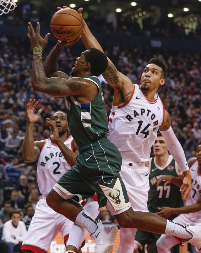 今晚足总杯传出新动向，密尔沃基雄鹿调整名单，管理层表态：话题不断，赛季目标并未改变的简单介绍